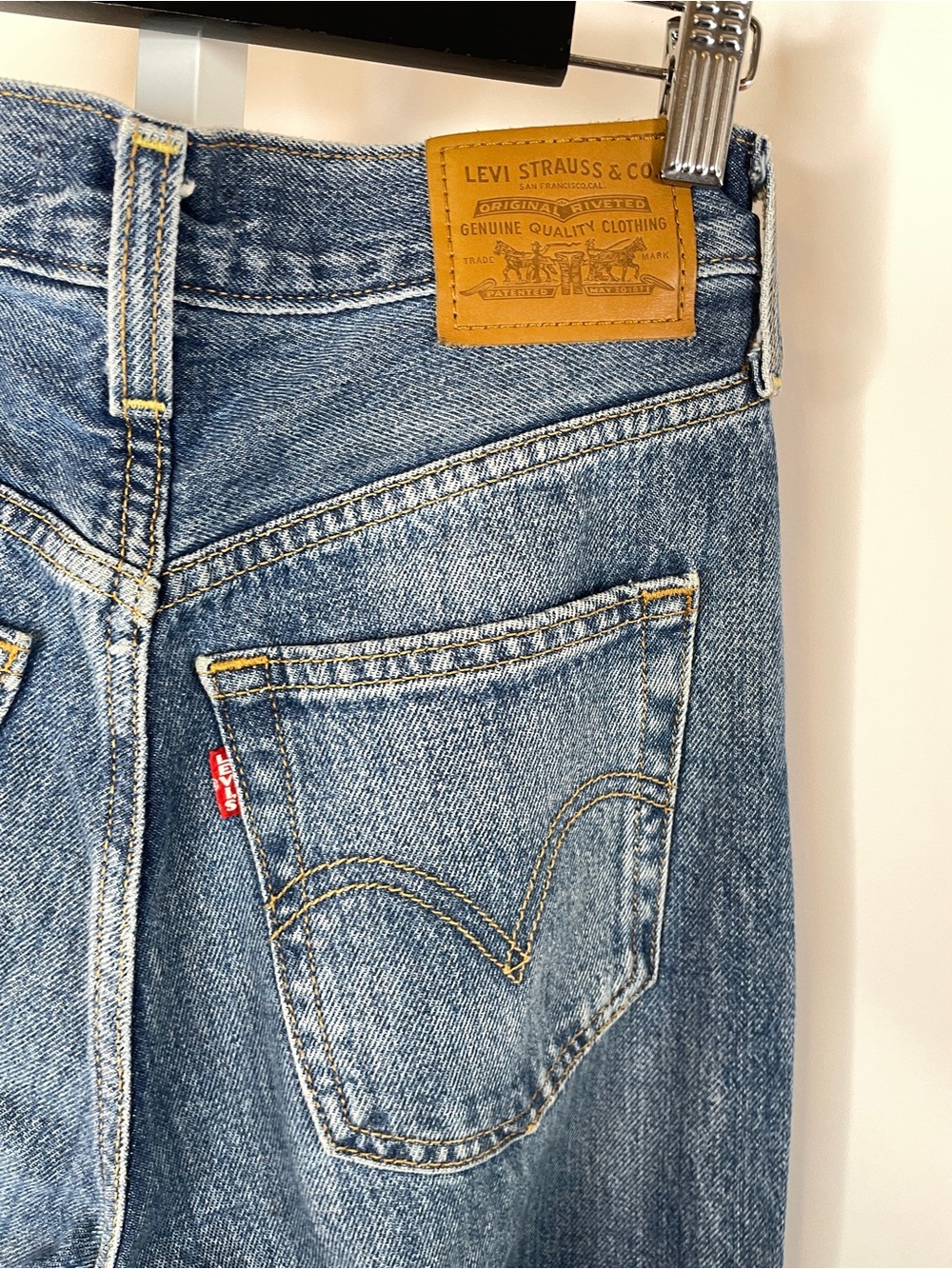 Levi’s | Ribcage Wide Leg Raw Hem Medium Wash Denim Jeans Size 25 *flawed - Picture 6 of 9